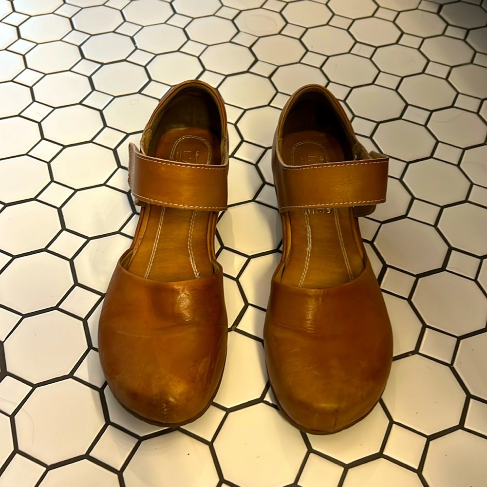 Camel flats